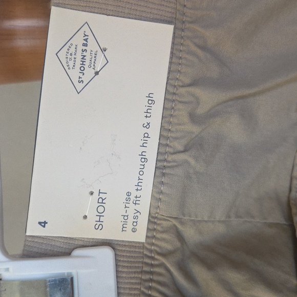 NWT St John's Bay Casual Tan Women Shorts, Size 4 - Picture 3 of 6
